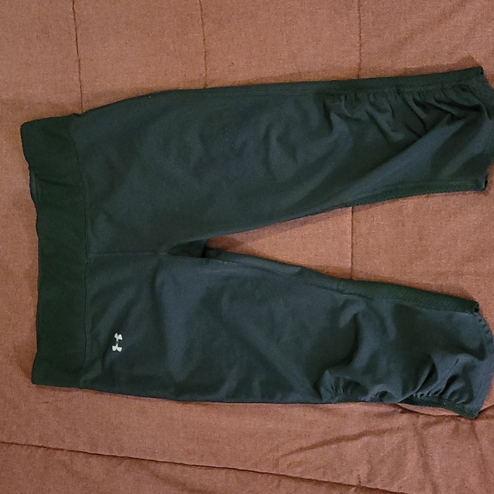 Under armor capris